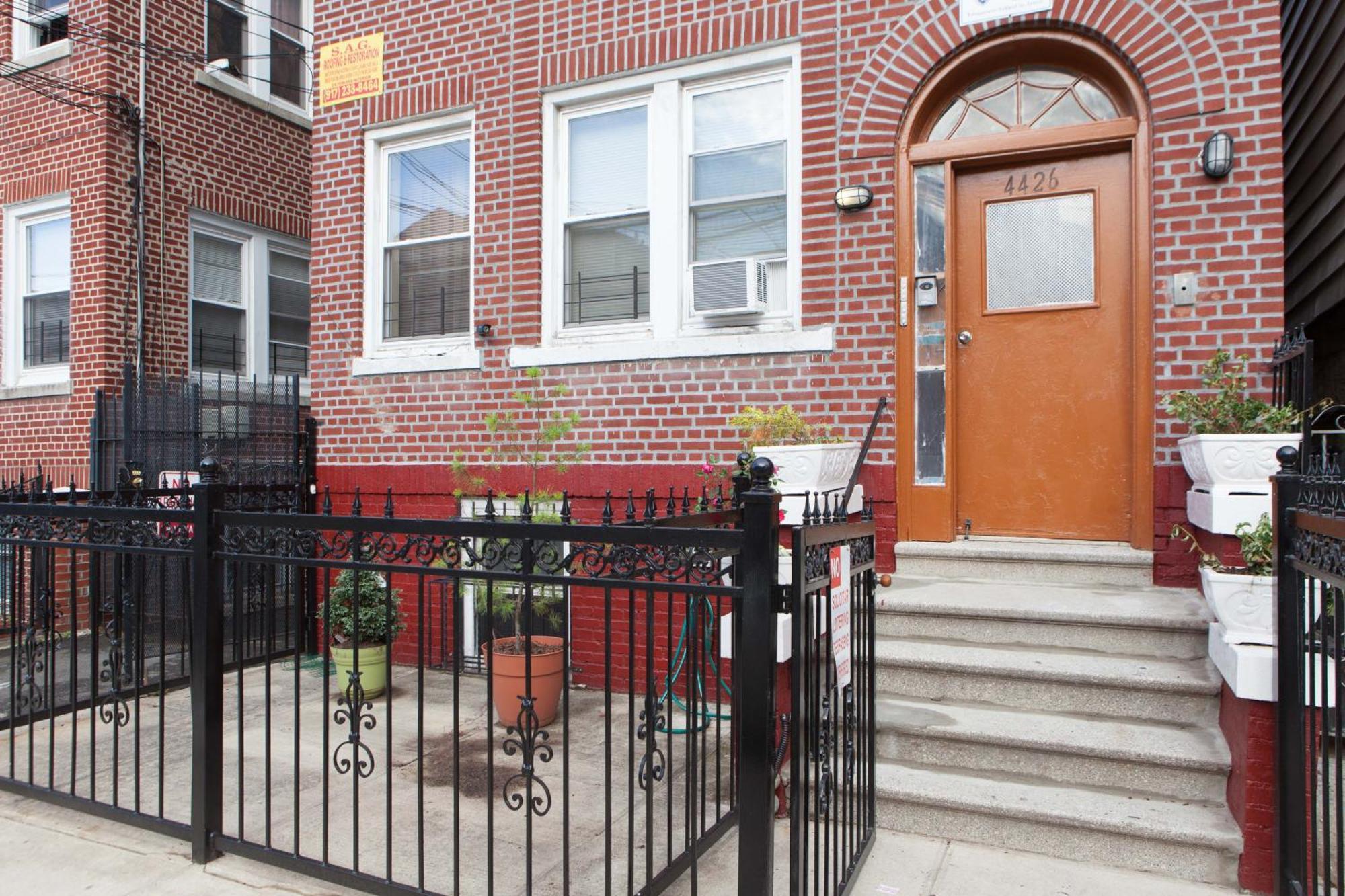 Studio, One And Two Bedroom Apartments - Bronx New York Exterior photo